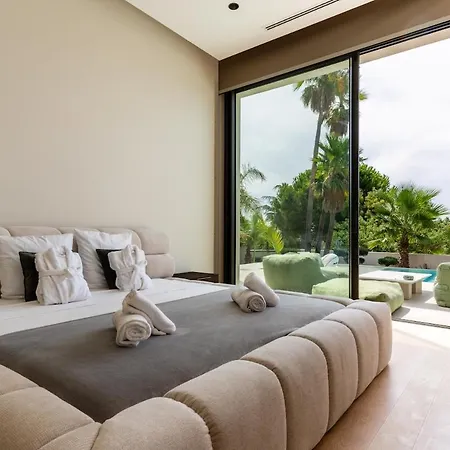 Marbella With Exceptional Pool And Hot Tub Villa